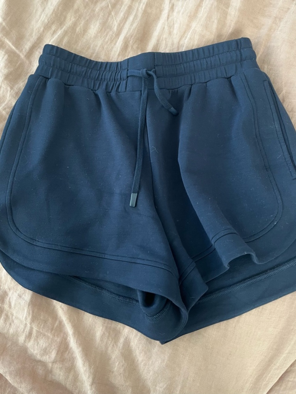 Women’s Varley Ollie high rise shorts size small navy